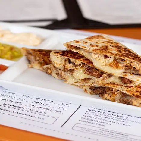 QUESADILLA DE POLLO